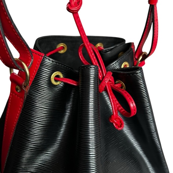 Louis Vuitton Black & Red Epi Leather Noe Castilian Drawstring Shoulder Bag - Picture 10 of 12